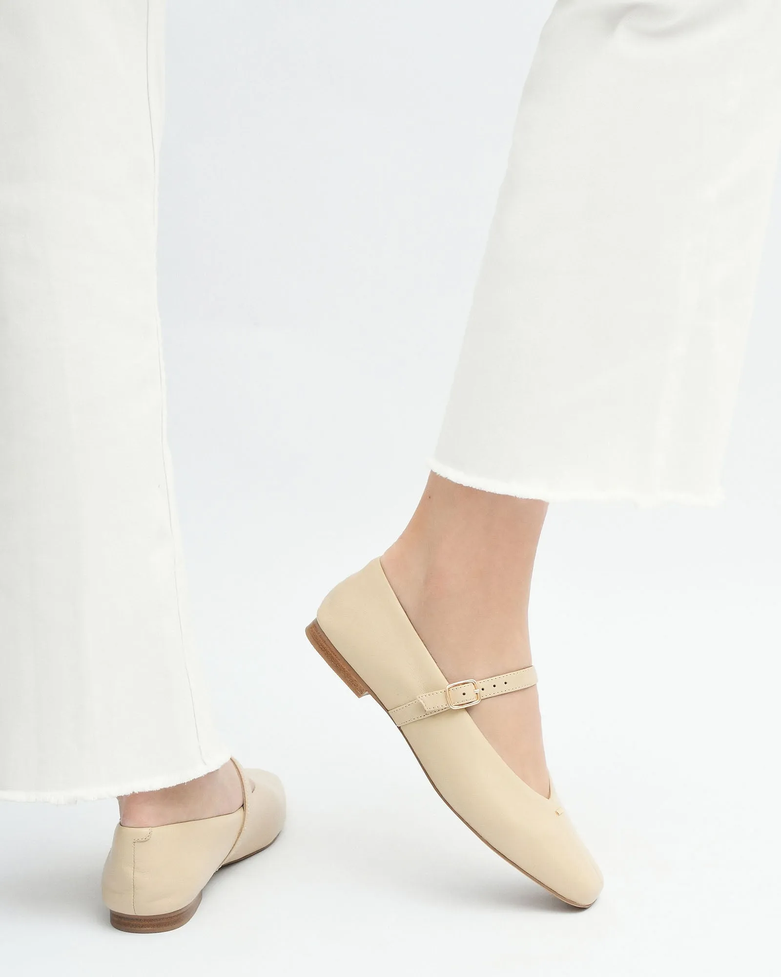 APRIL CASUAL FLATS SAND LEATHER Jo Mercer