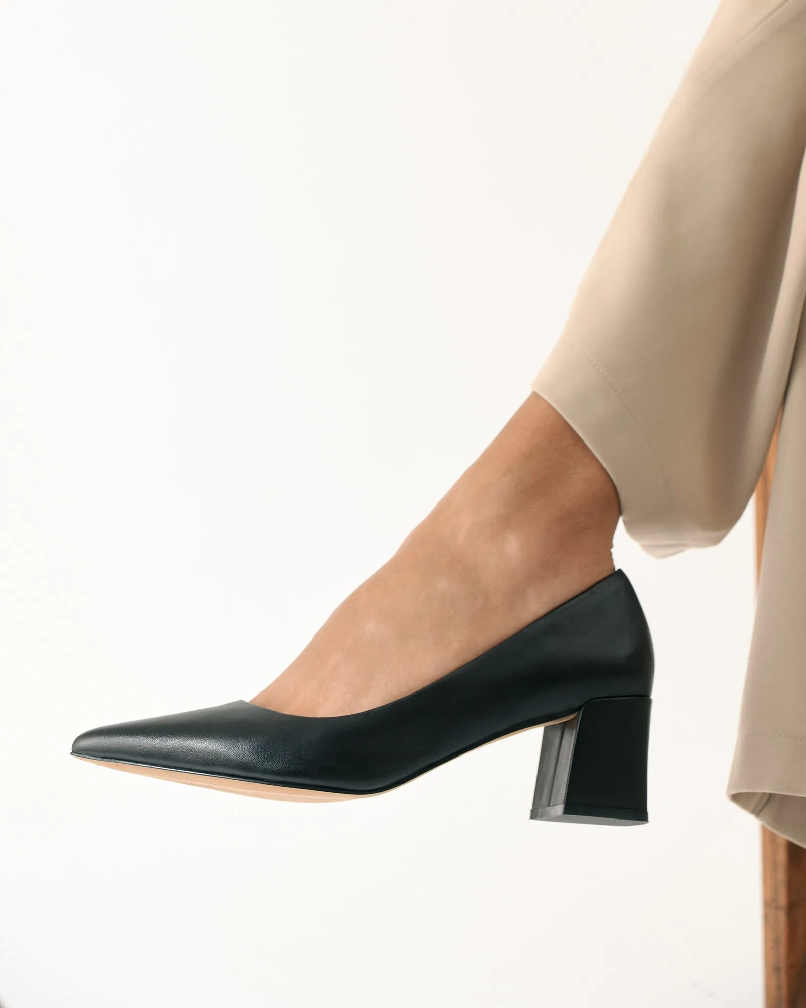 CARRINGTON LOW HEELS BLACK LEATHER Jo Mercer