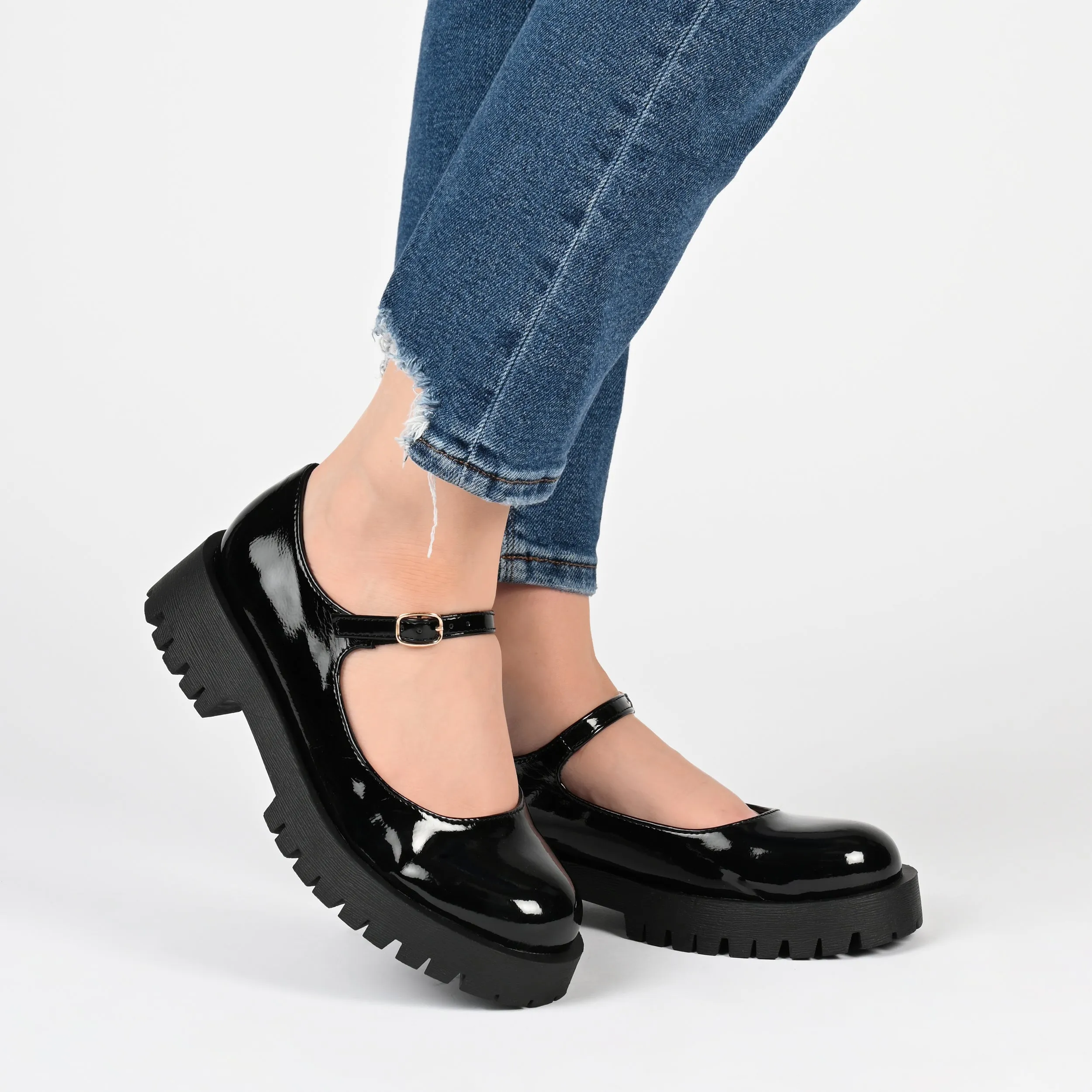 Journee Collection Women's Kamie Flat