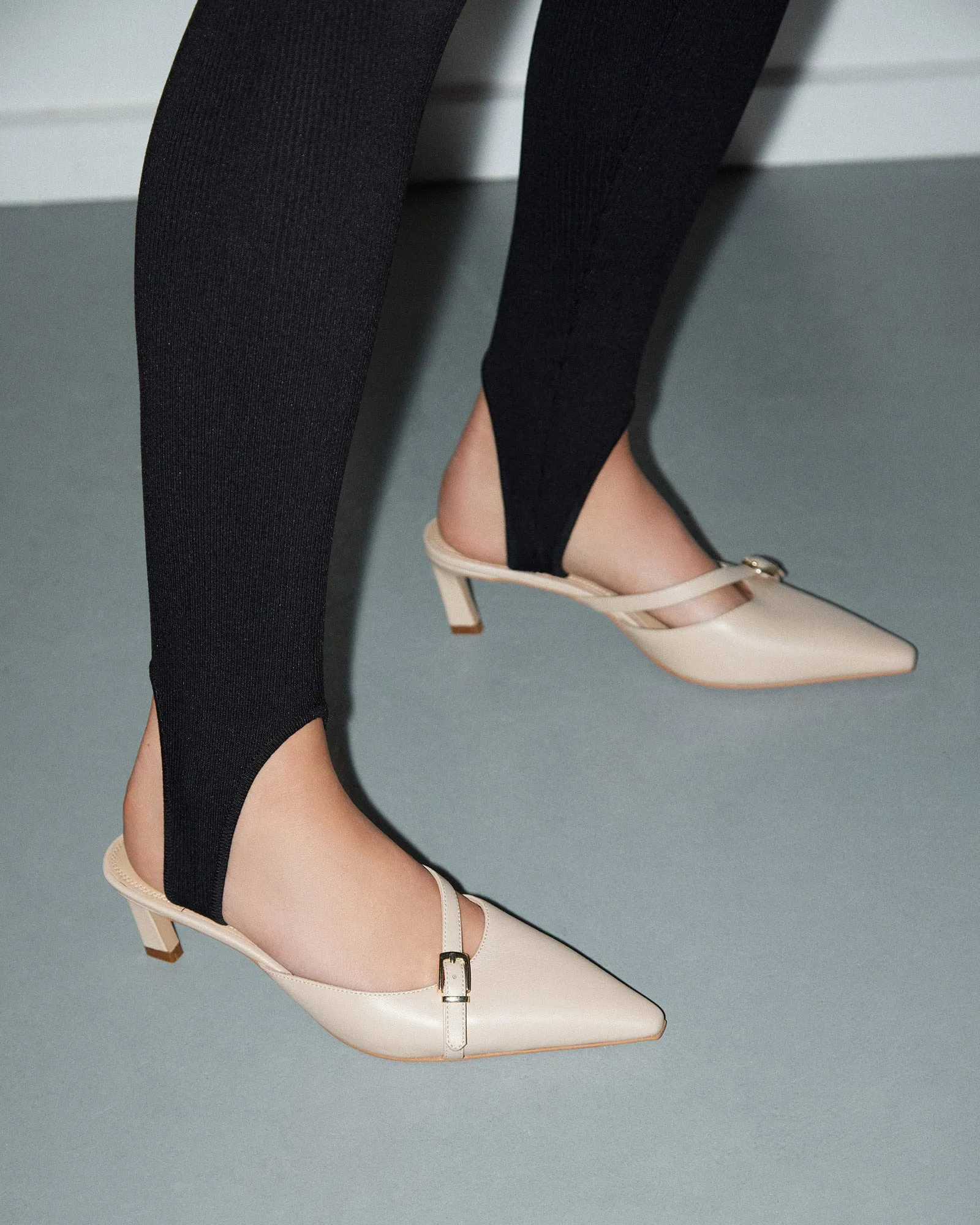LEONA LOW HEELS SHOE SAND LEATHER Jo Mercer