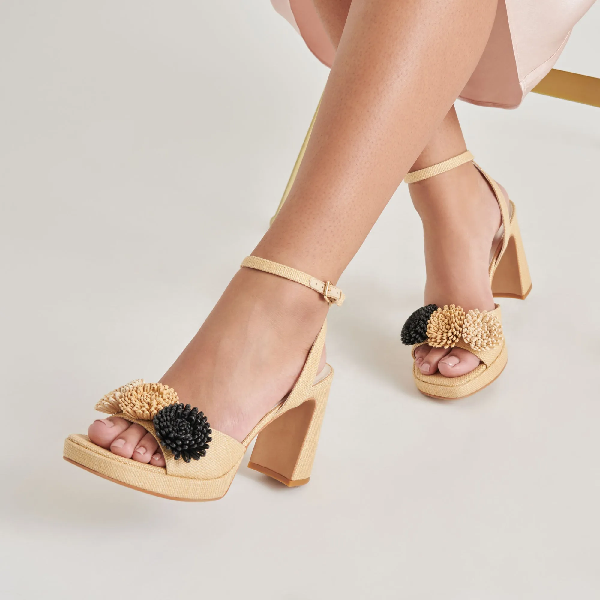 OLIVEA HEELS BLACK NATURAL RAFFIA Dolce Vita