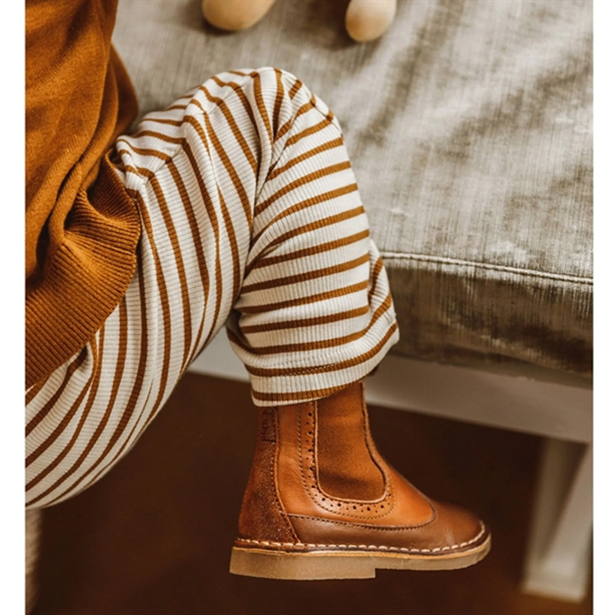 Pom Pom Boot Chelsea Camel