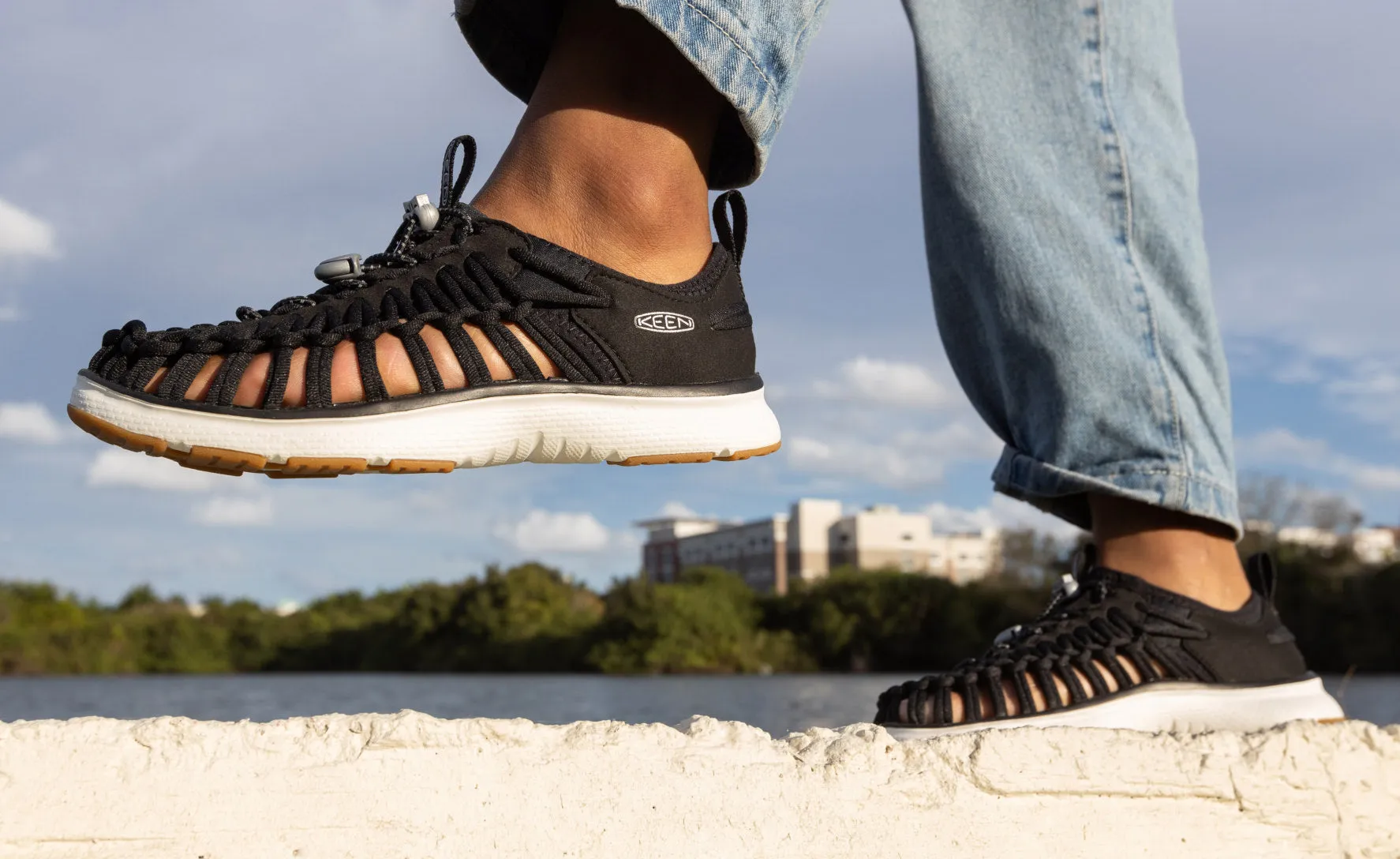 Women's UNEEK O3 Sneaker Sandal  |  Black/Star White KEEN